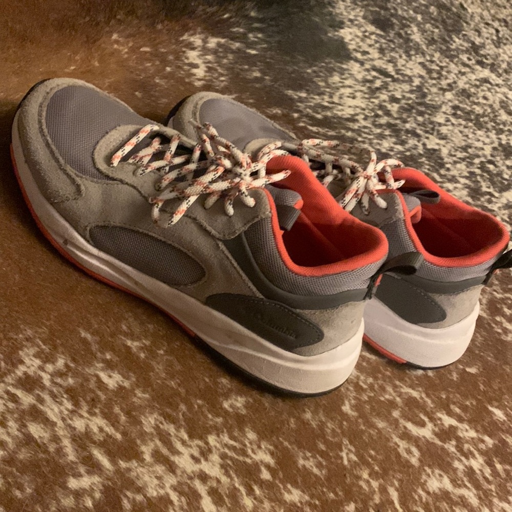 Size 7 Columbia hiking shoe
